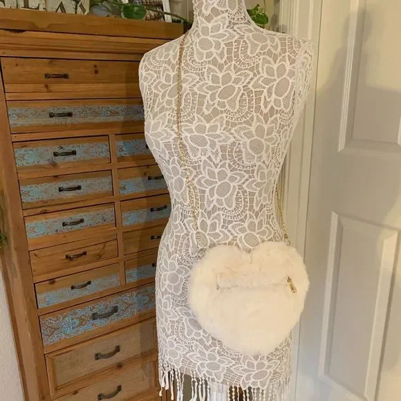 Heart Shaped Faux Fur Crossbody Bag - White- NWT - Picture 3 of 10